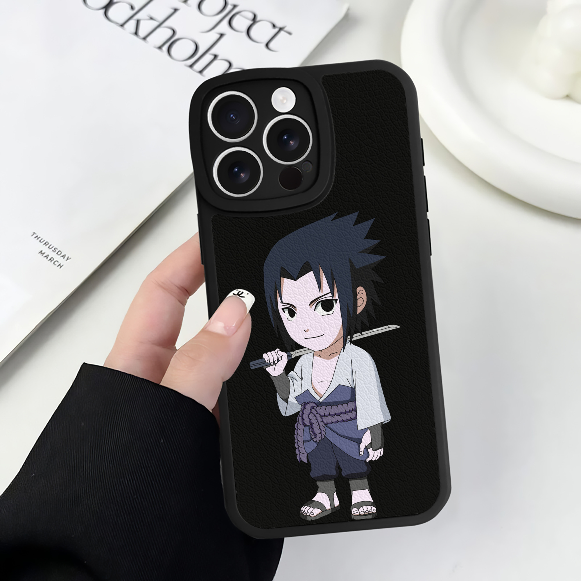 （画像用） NARUTO -ナルト- うちは サスケ Uchiha Sasuke 【iPhone 16シリーズ対応】シリコンスマホケース（レザー調） 材質：シリコン